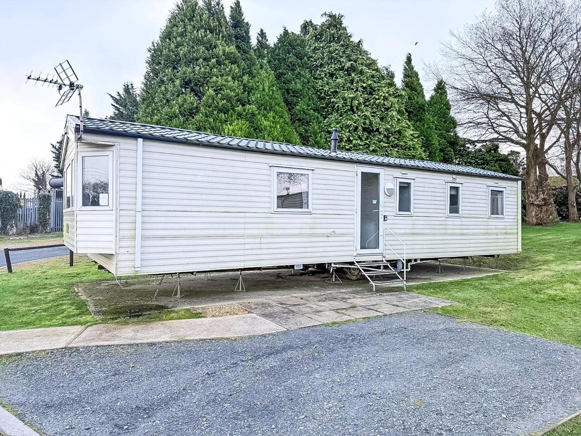 Lovely Caravan At Lower Hyde Park, Isle Of Wight Ref 24001g Kemping *